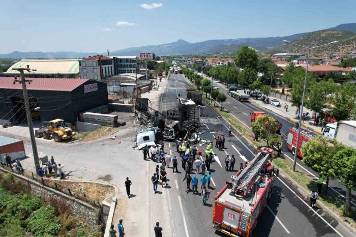 D-650’de Kontrolden Çıkan Tır Karşı Şeride Geçerek Faciaya Yol Açtı: 1 Ölü, 2 Yaralı