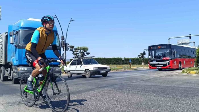 Manisalı Bisikletçi Ferdi Zeyrek İçin Pedal Çevirdi