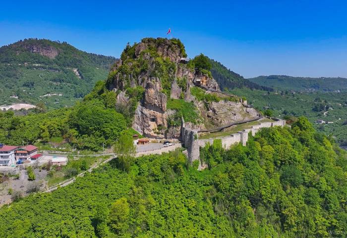 Ünye Kalesi 14 Günde 35 Bin Ziyaretçiyi Ağırladı