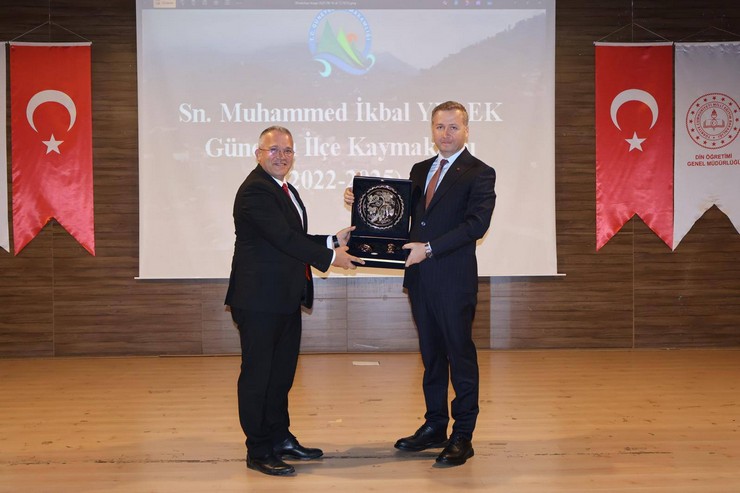 isleri-bakanligi-iller-idaresi-genel-mudurlugune-sube-muduru-olarak-atanan-guneysu-kaymakami-muhammed-ikbal-yelek-icin-ilcede-bir-veda-programi-duzenlendi-1.jpg