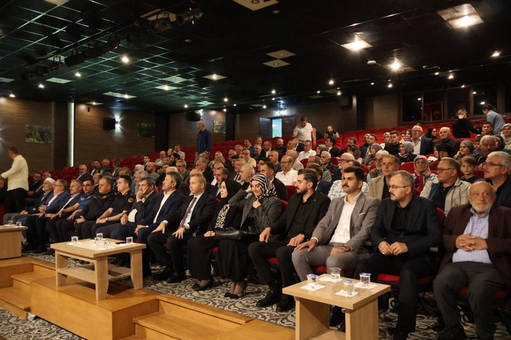 isleri-bakanligi-iller-idaresi-genel-mudurlugune-sube-muduru-olarak-atanan-guneysu-kaymakami-muhammed-ikbal-yelek-icin-ilcede-bir-veda-programi-duzenlendi-11.jpg