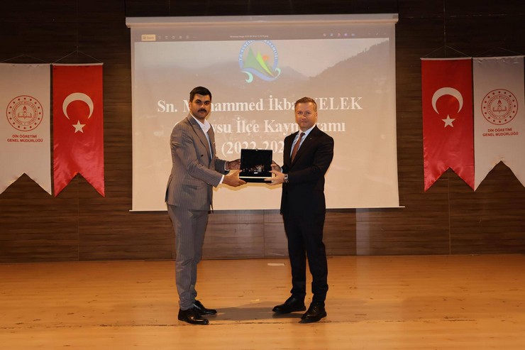 isleri-bakanligi-iller-idaresi-genel-mudurlugune-sube-muduru-olarak-atanan-guneysu-kaymakami-muhammed-ikbal-yelek-icin-ilcede-bir-veda-programi-duzenlendi-3.jpg
