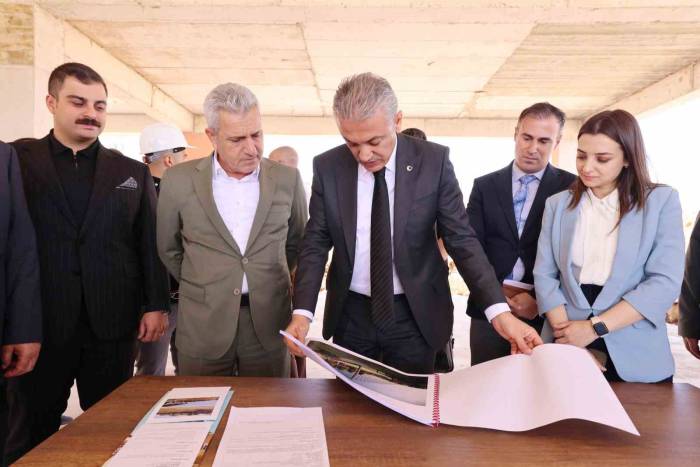 Vali Akkoyun, Mardin Çocuk Evleri Sitesi İnşaatında İncelemelerde Bulundu