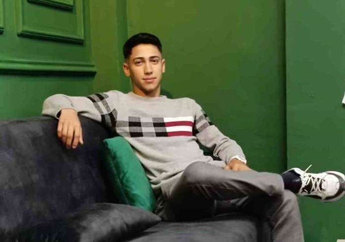 Kafasından Bıçaklanan 18 Yaşındaki Genç Hayatını Kaybetti