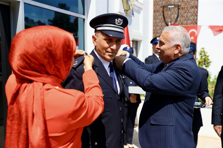 trabzonda-terfi-eden-40-emniyet-mensubuna-rutbeleri-torenle-takildi-4.jpg