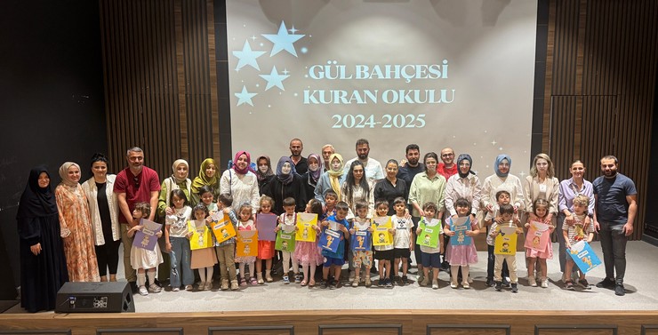 guneysu-gul-bahcesi-kuran-okulunda-miniklerin-karne-heyecani-4.jpg
