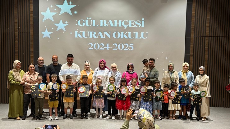guneysu-gul-bahcesi-kuran-okulunda-miniklerin-karne-heyecani-6.jpg