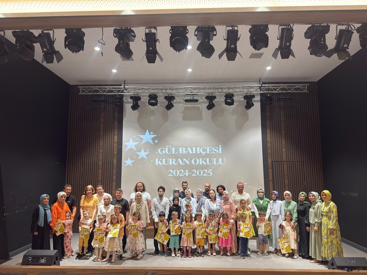 guneysu-gul-bahcesi-kuran-okulunda-miniklerin-karne-heyecani-9.jpg