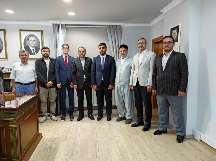 rize-il-muftulugunun-2025-yili-camiler-ve-din-gorevlileri-haftasi-etkinlikleri-cercevesinde-duzenledigi-ayet-hadis-ezberleme-yarismasi-il-finali-heyecan-dolu-anlara-sahne-1.jpg