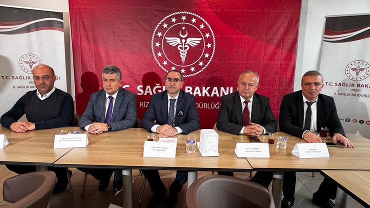 rize-il-saglik-muduru-doc-dr-gokhan-demiralin-basin-toplantisi-4.jpg