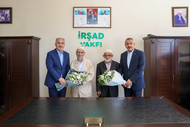 rize-valisi-ihsan-selim-baydas-rize-belediyesi-baskani-rahmi-metin-ile-birlikte-zavendikli-mustafa-hoca-kopuzlar-kuran-kursunu-ziyaret-etti-3.jpg
