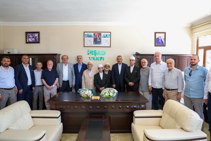 rize-valisi-ihsan-selim-baydas-rize-belediyesi-baskani-rahmi-metin-ile-birlikte-zavendikli-mustafa-hoca-kopuzlar-kuran-kursunu-ziyaret-etti-7.jpg
