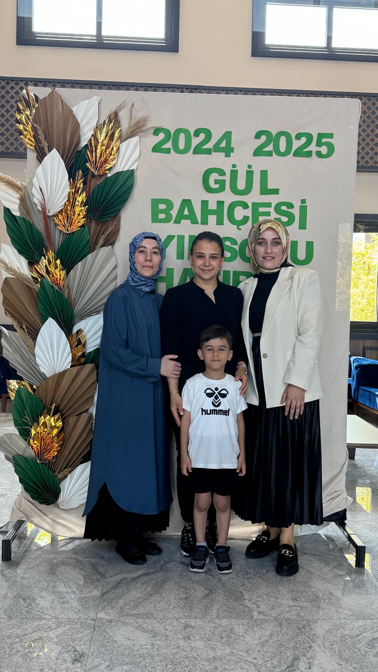 rizede-guneysu-ilim-ogrenenlere-yardim-vakfi-egitim-kurumlarindan-gul-bahcesi-4-6-yas-kuran-okulu-karne-gunu-etkinligiyle-hem-ogrencileri-hem-de-velileri-mutlu-etti-1-001.jpg