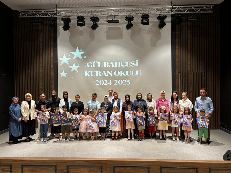 rizede-guneysu-ilim-ogrenenlere-yardim-vakfi-egitim-kurumlarindan-gul-bahcesi-4-6-yas-kuran-okulu-karne-gunu-etkinligiyle-hem-ogrencileri-hem-de-velileri-mutlu-etti-4-001.jpg