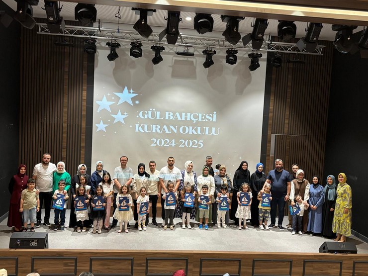 rizede-guneysu-ilim-ogrenenlere-yardim-vakfi-egitim-kurumlarindan-gul-bahcesi-4-6-yas-kuran-okulu-karne-gunu-etkinligiyle-hem-ogrencileri-hem-de-velileri-mutlu-etti-6.jpg