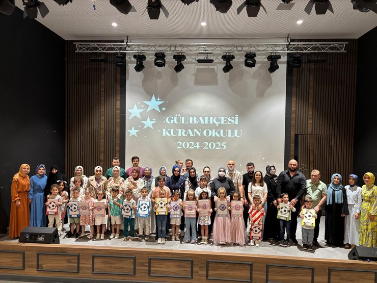 rizede-guneysu-ilim-ogrenenlere-yardim-vakfi-egitim-kurumlarindan-gul-bahcesi-4-6-yas-kuran-okulu-karne-gunu-etkinligiyle-hem-ogrencileri-hem-de-velileri-mutlu-etti-7.jpg