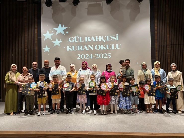 rizede-guneysu-ilim-ogrenenlere-yardim-vakfi-egitim-kurumlarindan-gul-bahcesi-4-6-yas-kuran-okulu-karne-gunu-etkinligiyle-hem-ogrencileri-hem-de-velileri-mutlu-etti-9.jpg