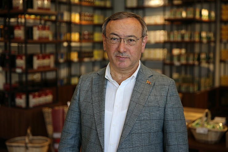caykur-genel-muduru-yusuf-ziya-alim-diyarbakirdaki-cay-satis-magazasini-ziyaret-etti-incelemelerde-bulundu-1.jpg
