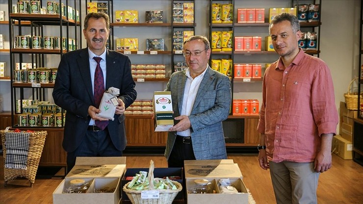 caykur-genel-muduru-yusuf-ziya-alim-diyarbakirdaki-cay-satis-magazasini-ziyaret-etti-incelemelerde-bulundu-4.jpg
