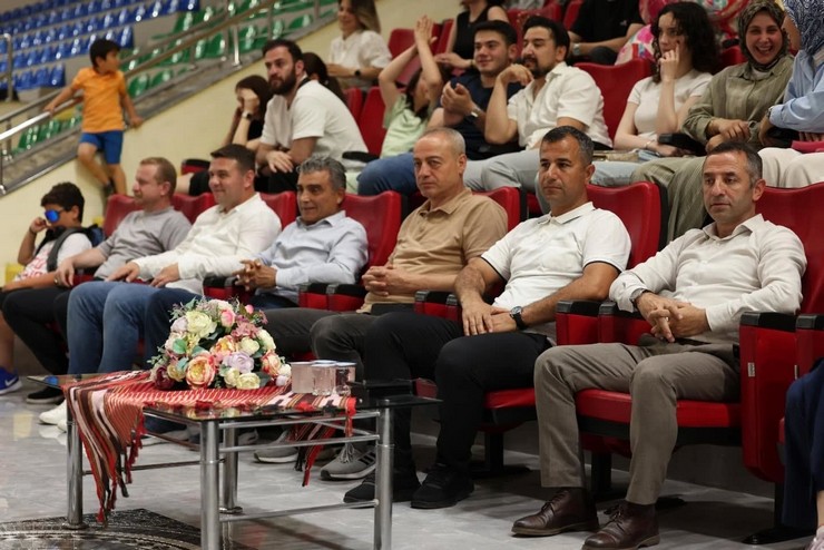 rize-kurumlar-arasi-voleybol-turnuvasinda-sampiyonlar-belli-oldu-8.jpg