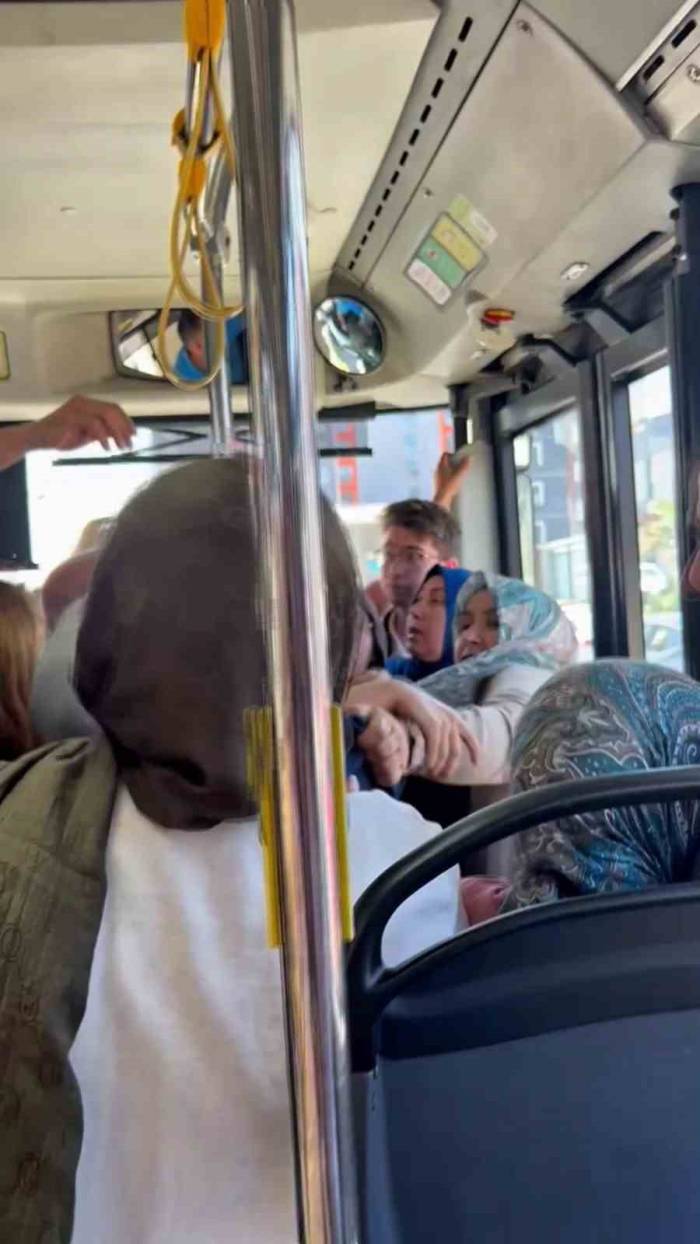 Pendik’te Otobüste Yer Verme Kavgası: Kadın Yolcular Birbirine Girdi