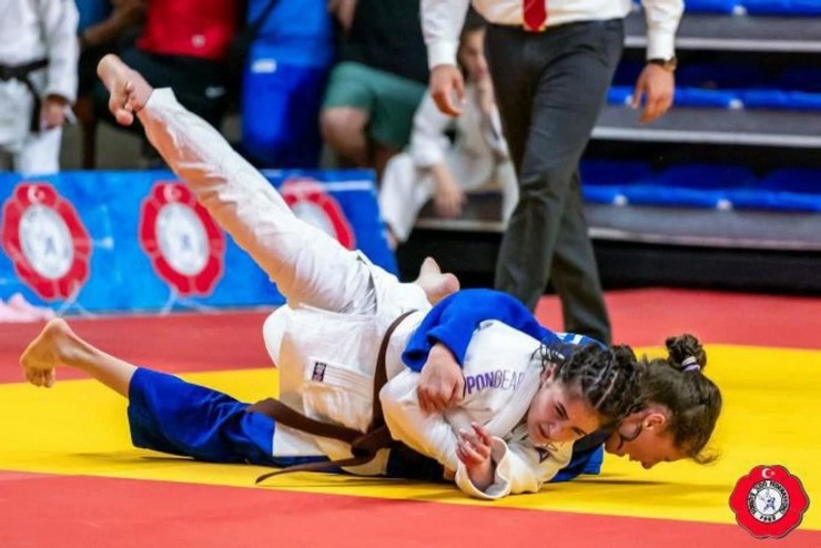 21-22-haziran-tarihlerinde-kutahyada-gerceklesen-yildizlar-turkiye-judo-sampiyonasinda-rizeyi-temsil-eden-genc-sporcular-onemli-basarilara-imza-atti-4.jpg