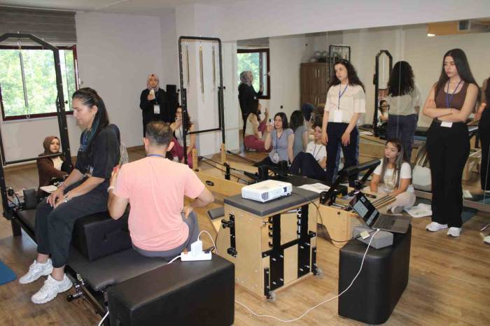 Fizyoterapistlere Skolyoz Ve Plates Eğitimi Verildi