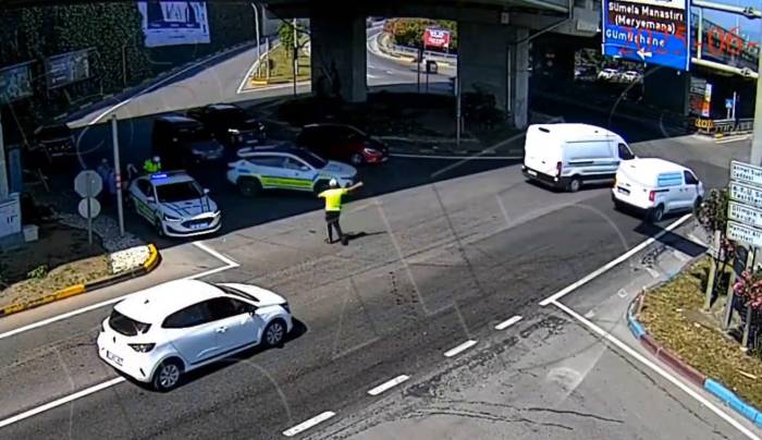 Sınava Geç Kalan Öğrencilerin Yardımına Polis Ekipleri Yetişti