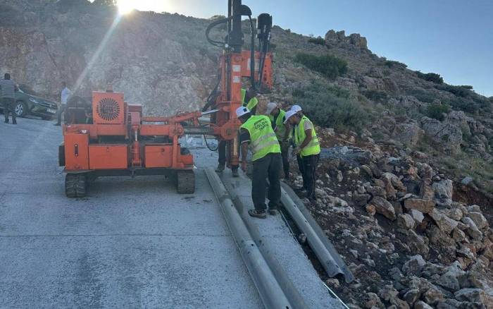 Cudi Dağı Sefine Yoluna Oto Korkuluk