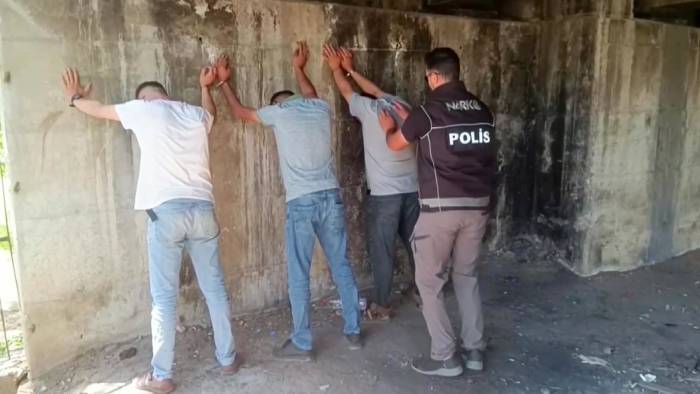 Adana’da Uyuşturucu Denetimi: 65 Şüpheli Yakalandı