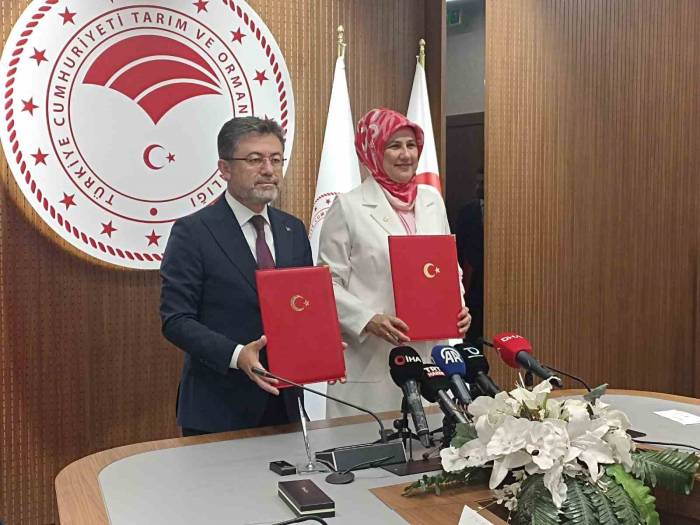 Bakan Yumaklı: "Bir Ünite Kan Bağışı Yapan Tüm Gönüllüler Adına 3 Fidan Dikerek Geleceğe Eser Bırakmasını Sağlayacağız"