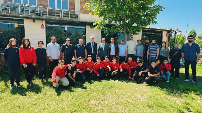 "Biz Bir Takımız" Projesiyle Adıyamanlı Öğrenciler Yüksekova’da Buluştu