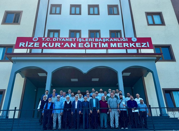 rize-muftulugu-kuran-kurslarinin-vakif-ve-dernek-yoneticileriyle-bir-araya-gelerek-istisare-toplantisi-gerceklestirdi-1.jpg