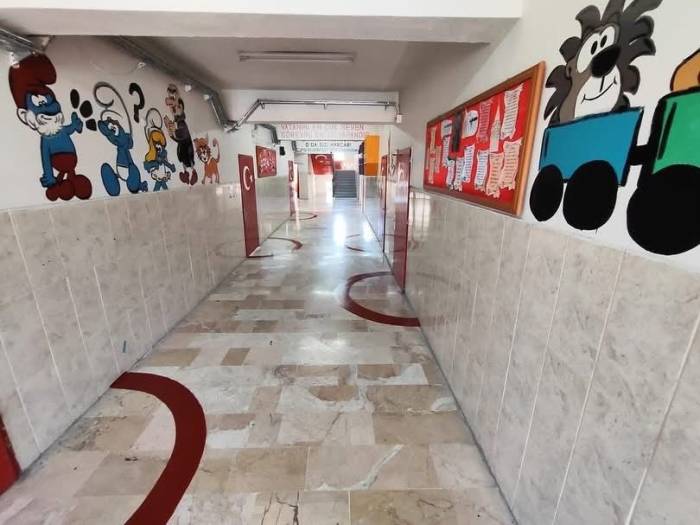 Tayini Çıkan Okul Müdüründen Örnek Davranış