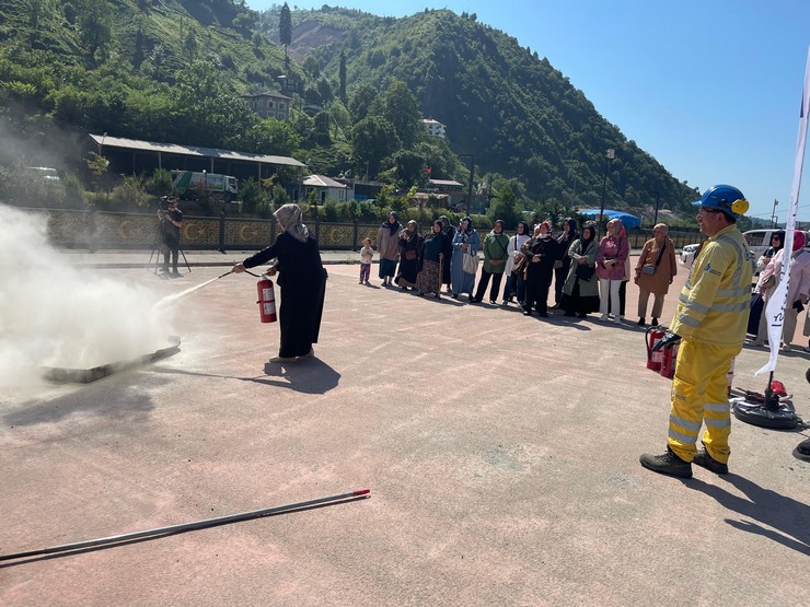 cayeli-bakir-madenlili-kadinlari-yangina-karsi-bilinclendi-1.jpg