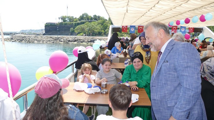 trabzon-buyuksehir-belediyesinden-cocuklara-unutulmaz-gemi-turu-6.jpg