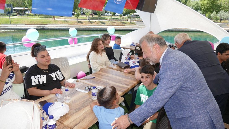 trabzon-buyuksehir-belediyesinden-cocuklara-unutulmaz-gemi-turu-8.jpg