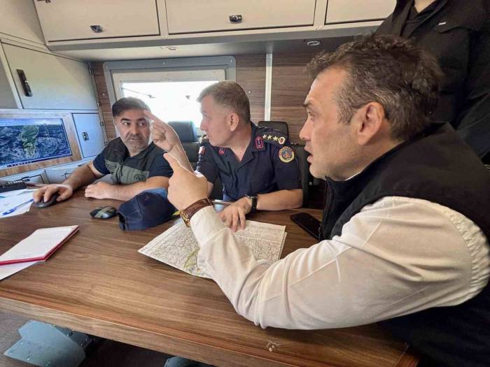 Vali Sözer, Yangın Bölgesinde İnceleme Yaptı