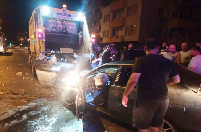 Alkollü Sürücü Çöp Aracına Çarptı: 1 Temizlik Personeli Öldü 4 Kişi Yaralandı
