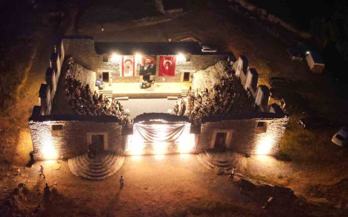 Antik Kentteki 2 Bin Yıllık Odeon’dan Piyano Sesleri Yükseldi