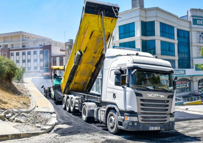 Esenyurt Belediyesi’nin Fatih Mahallesi’ndeki Asfalt Ve Çevre Düzenleme Çalışmaları Tamamlandı