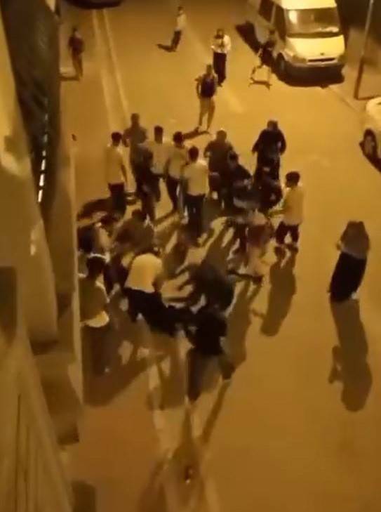 Esenyurt’ta İki Aile Arasında Laf Atma Tartışması Kavgaya Dönüştü: O Anlar Cep Telefonu Kamerasında