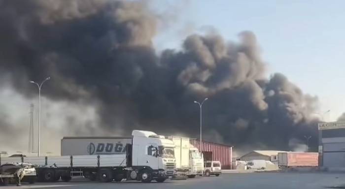 Gaziantep’te Yoğun Dumana Neden Olan Lastik Yangını Korkuttu