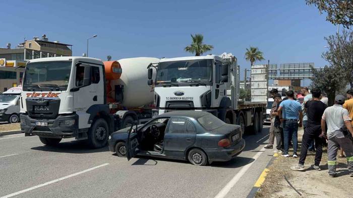 Kamyonun Otomobili Metrelerce Sürüklediği Anlar Kamerada