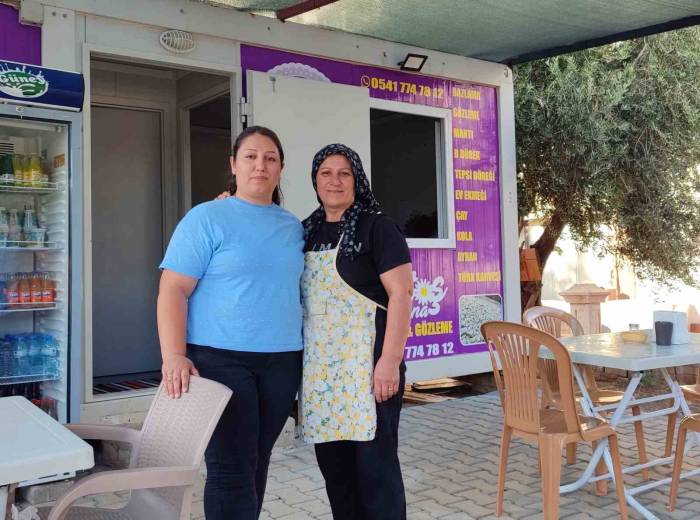 Anne Kız Bazlama Ve Gözleme Yaparak Hayata Tutundu