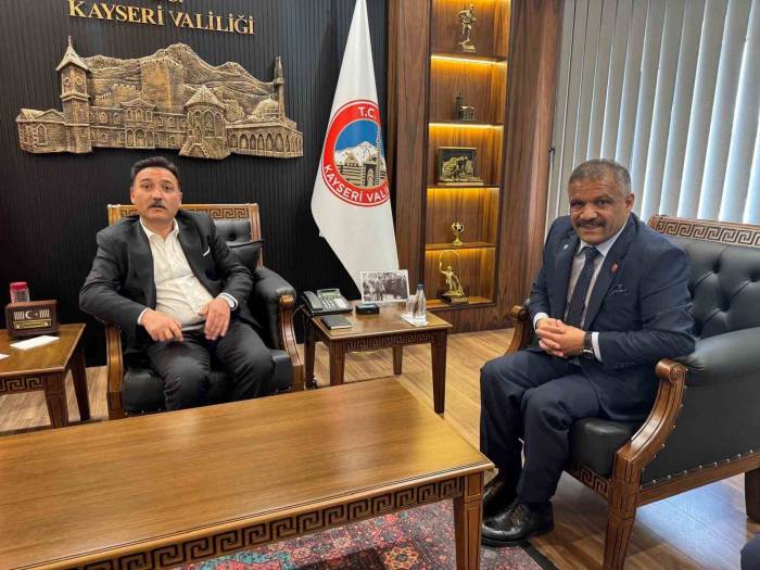 Kayseri Ak-ib’i Bağrına Bastı