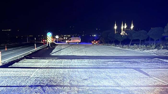 Otomobil Yol Çalışması Alanına Düştü, 1 Yaralı