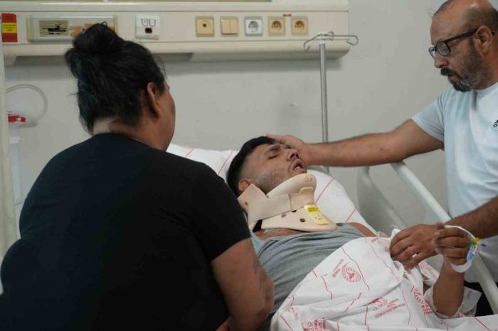 Yüksekten Havuza Atlayan Gencin Boynu Kırıldı, Aile ’ihmal’ Var Dedi