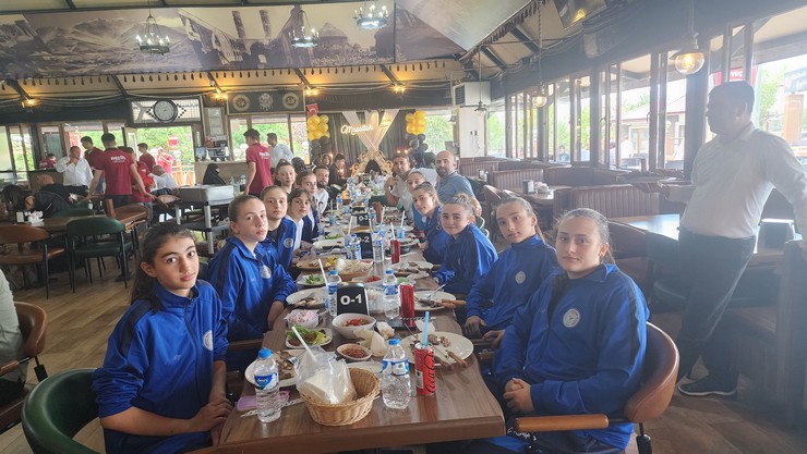 rize-kiz-basketbol-il-karmasi-erzurumda-duzenlenen-anadolu-yildizlar-ligi-analig-1-etap-6-grup-basketbol-turnuvasini-namaglup-lider-tamamlayarak-buyuk-bir-basari-3.jpg