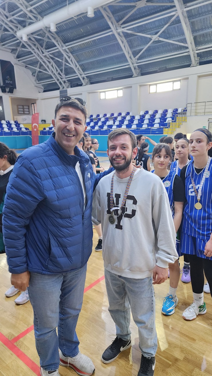 rize-kiz-basketbol-il-karmasi-erzurumda-duzenlenen-anadolu-yildizlar-ligi-analig-1-etap-6-grup-basketbol-turnuvasini-namaglup-lider-tamamlayarak-buyuk-bir-basari-6.jpg